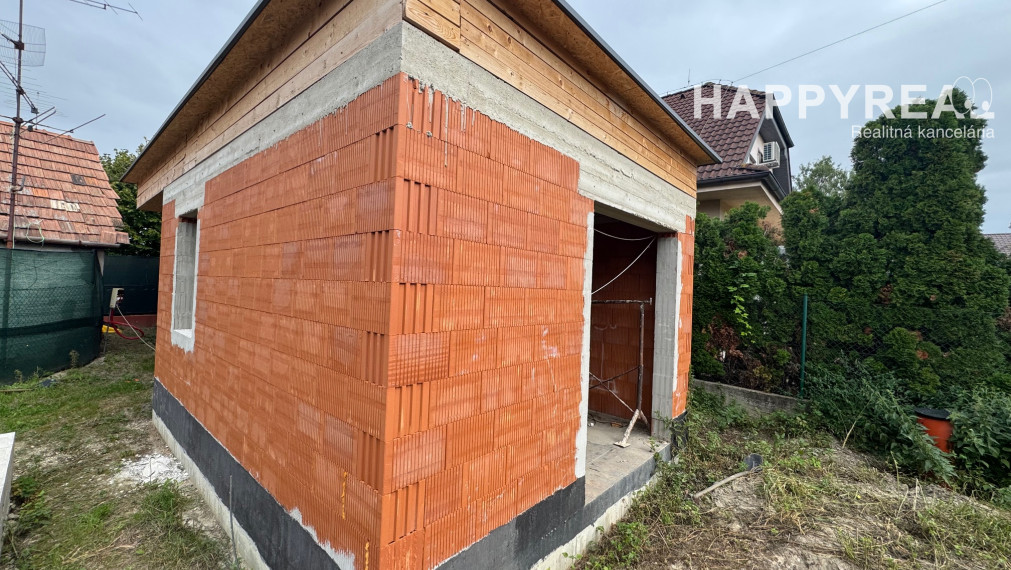 Predáme hrubú stavbu 2-izbového domu v Podunajských Biskupiciach – Oblúková ulica
