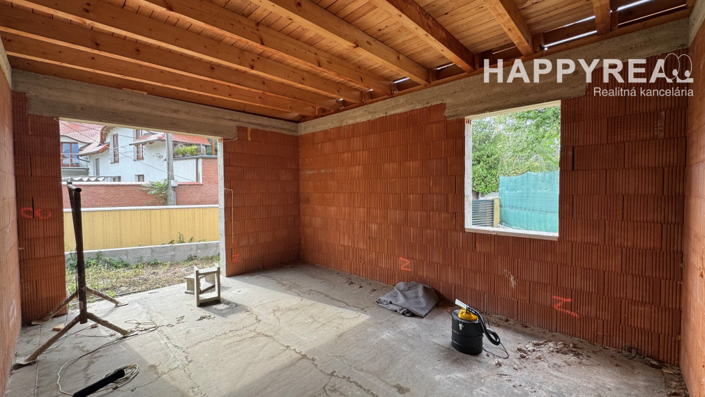 Predáme hrubú stavbu 2-izbového domu v Podunajských Biskupiciach – Oblúková ulica