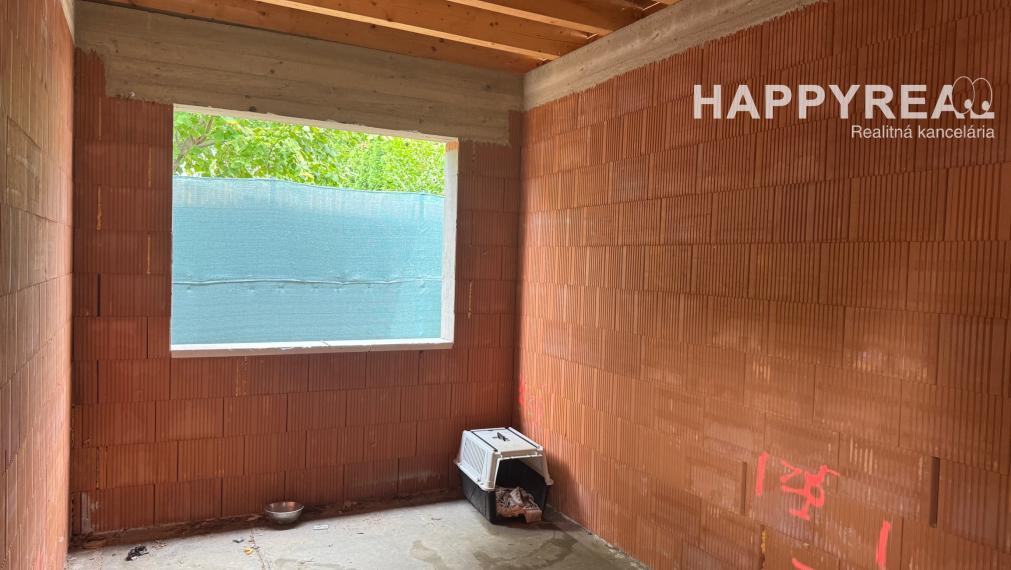Predáme hrubú stavbu 2-izbového domu v Podunajských Biskupiciach – Oblúková ulica