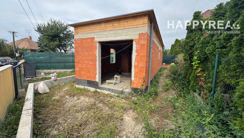 Predáme hrubú stavbu 2-izbového domu v Podunajských Biskupiciach – Oblúková ulica