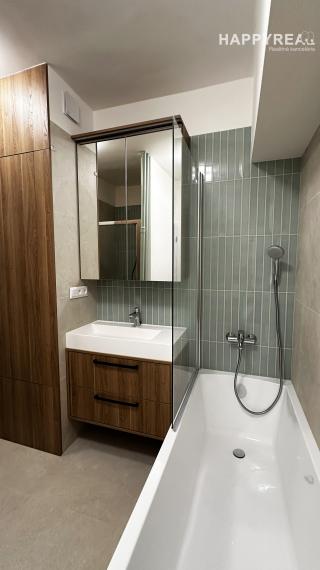 Kompletne zrekonštruovaný 3-izbový, presvetlený byt vo výbornej lokalite, na ul. Dohnányho, Bratislava-Ružinov