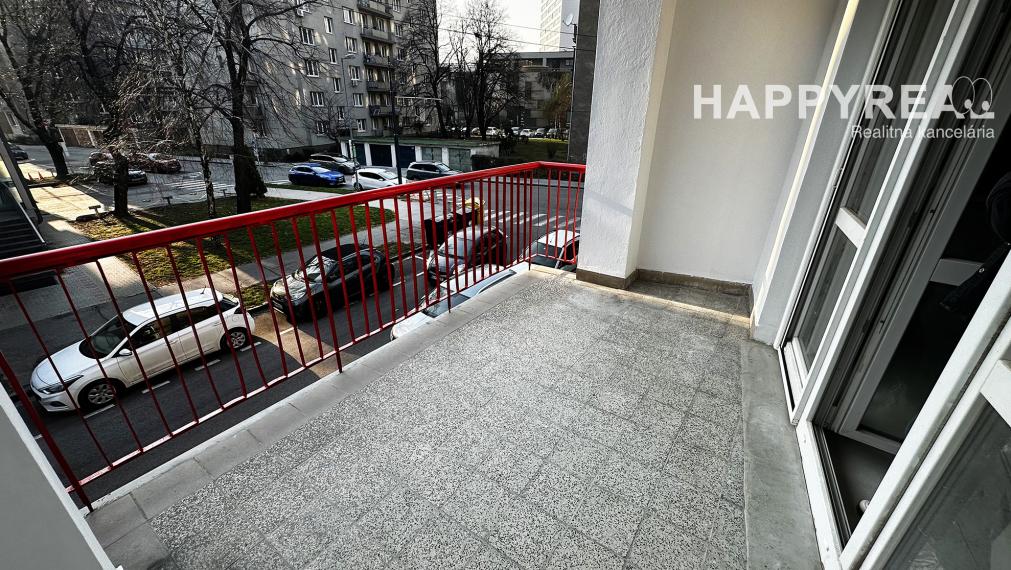 Kompletne zrekonštruovaný 3-izbový, presvetlený byt vo výbornej lokalite, na ul. Dohnányho, Bratislava-Ružinov