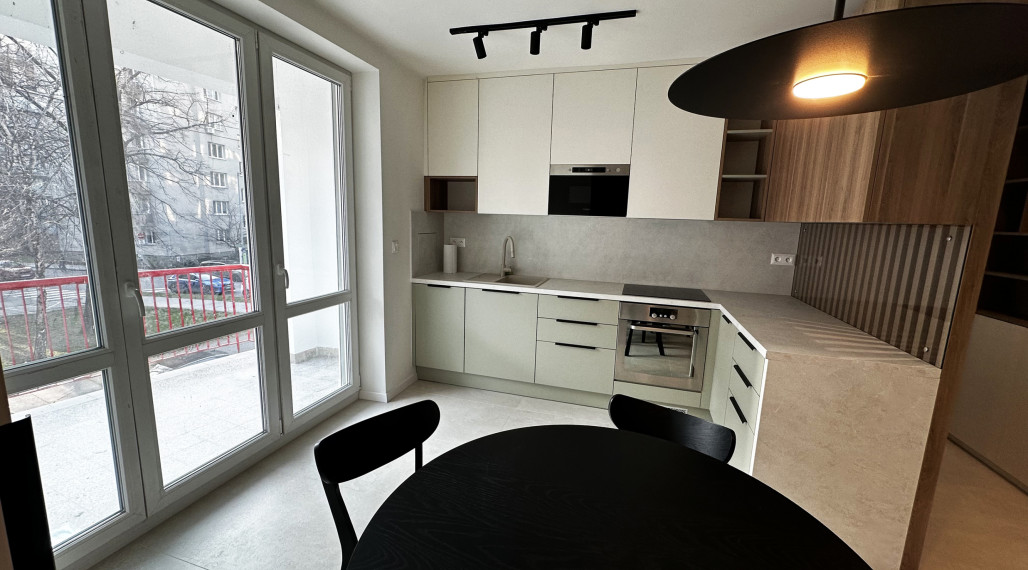 Kompletne zrekonštruovaný 3-izbový, presvetlený byt vo výbornej lokalite, na ul. Dohnányho, Bratislava-Ružinov