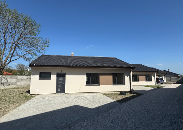 4 izb. nízkoenergetické tehlové RD Malá Paka v štandarde