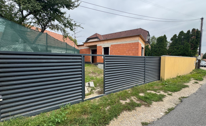 Predáme hrubú stavbu 2-izbového domu v Podunajských Biskupiciach – Oblúková ulica - fotografia 1