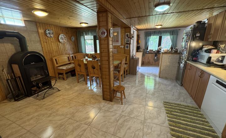 Na predaj rekreačná chata v obľúbenej chatovej oblasti Bodíky - fotografia 11
